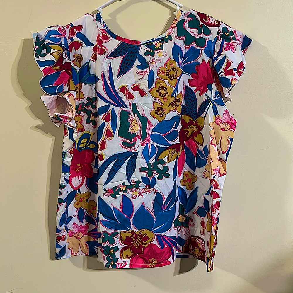 NWOT blouse with bow in back
